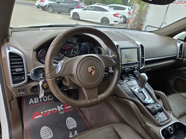 Porsche Cayenne 3.0D-240кс= 4Х4= PCM= 8СК= НАВИ= BI-XENON - автомобили, коли, обяви за нови и употребявани 7