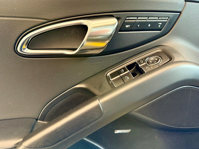 Porsche Cayman S* 981* WirelessCarPlay* Alcantara* Carbon* Лизинг - автомобили, коли, обяви за нови и употребявани 6