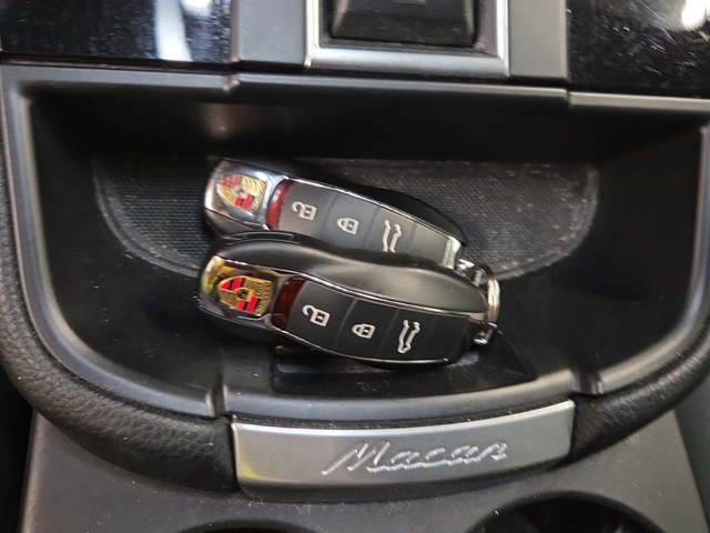 Porsche Macan 2L 4cyl AWD - автомобили, коли, обяви за нови и употребявани 7