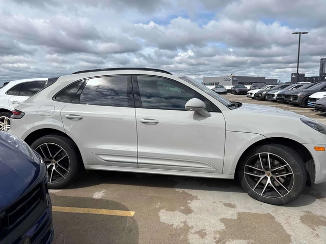 Porsche Macan | DISTRONIC | 360 | ОБДУХВАНЕ | ПАНОРАМА | CARFAX - автомобили, коли, обяви за нови и употребявани 2