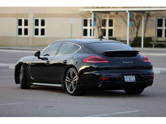 Porsche Panamera S* BOSE* DISTRONIK* LANE ASSIST* ОБДУХ* ВАКУМ* 4-З - автомобили, коли, обяви за нови и употребявани 4