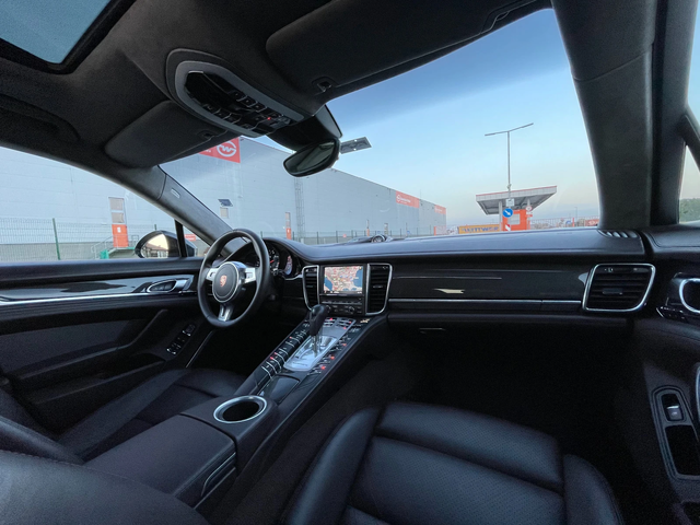 Porsche Panamera Turbo - автомобили, коли, обяви за нови и употребявани 12