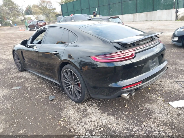 Porsche Panamera 4 / BOSE / LANE ASSIST / ОБДУХВАНЕ / ПАНО - автомобили, коли, обяви за нови и употребявани 3