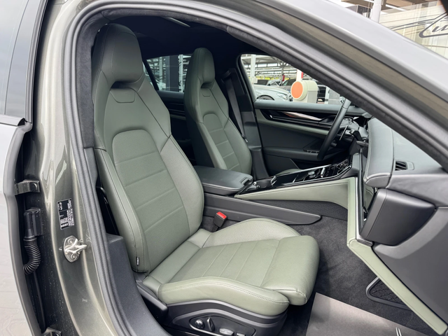 Porsche Panamera 4#EXCLUSIVE#PANO#ALCANTAR#ОБДУХ#MATRIX#AIRMAT - автомобили, коли, обяви за нови и употребявани 8