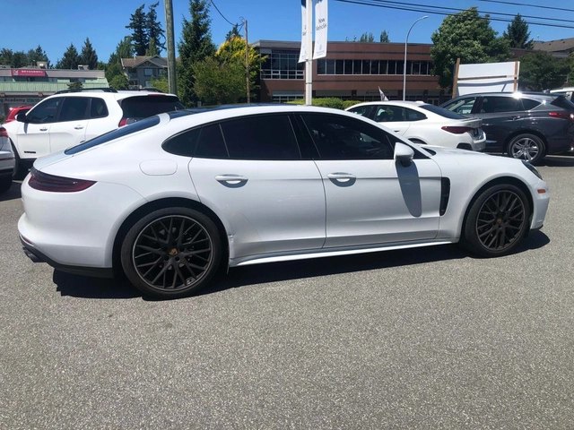 Porsche Panamera CARFAX - автомобили, коли, обяви за нови и употребявани 3