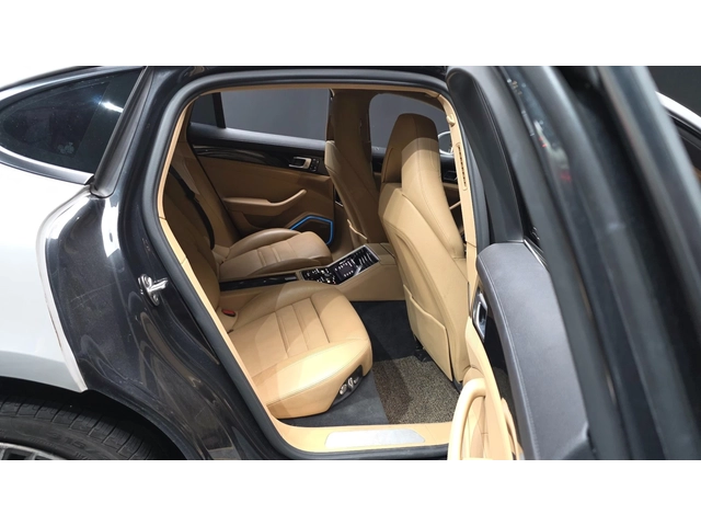 Porsche Panamera 3.0 AWD - автомобили, коли, обяви за нови и употребявани 11