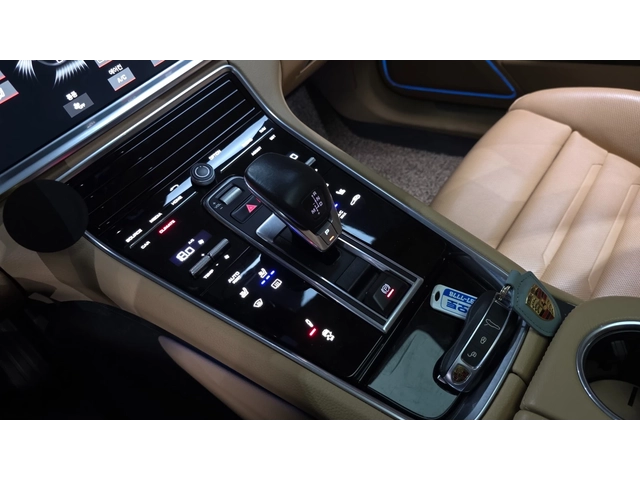 Porsche Panamera 3.0 AWD - автомобили, коли, обяви за нови и употребявани 8