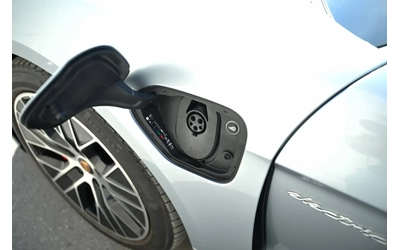 Porsche Taycan 4S| EXTENDED RANGE BATTERY* BOSE* ОБДУХ - автомобили, коли, обяви за нови и употребявани 6