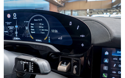 Porsche Taycan Turbo/PSCB/PDLS+/PESS/Panorama/Bose - автомобили, коли, обяви за нови и употребявани 7