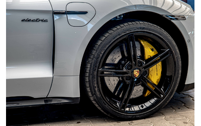 porsche-taycan-turbo-s-pccb-pdls-burmester-3d - 5