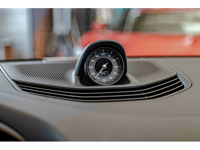 Porsche Taycan Turbo S/PDCC Sport/PDLS+/PCCB/Chrono/Carbon/Burm./Pano. - автомобили, коли, обяви за нови и употребявани 13