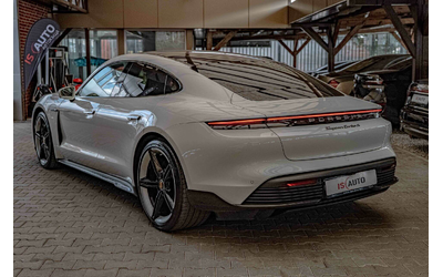 porsche-taycan-turbo-s-pdcc-sport-pdls-pccb-chrono-carbon-burm-pano - 4