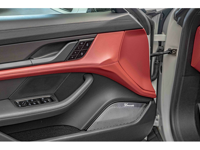 Porsche Taycan Turbo S/PDCC Sport/PDLS+/PCCB/Chrono/Carbon/Burm./Pano. - автомобили, коли, обяви за нови и употребявани 7