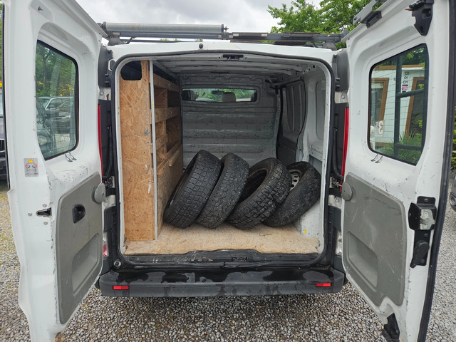 Renault 30 Renault Trafic 2.0tdi/115k.c - автомобили, коли, обяви за нови и употребявани 12