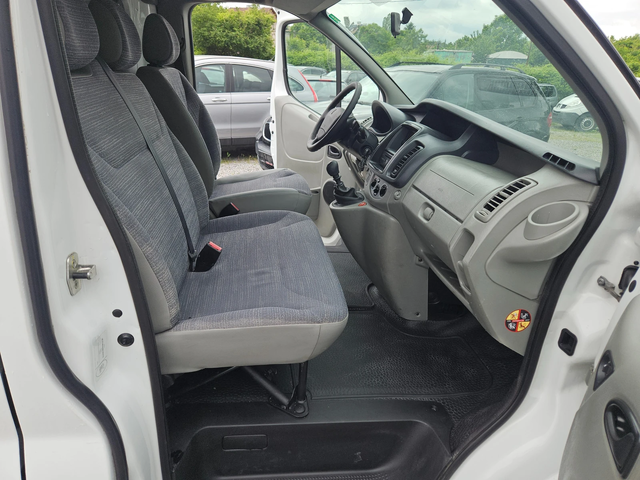 Renault 30 Renault Trafic 2.0tdi/115k.c - автомобили, коли, обяви за нови и употребявани 14