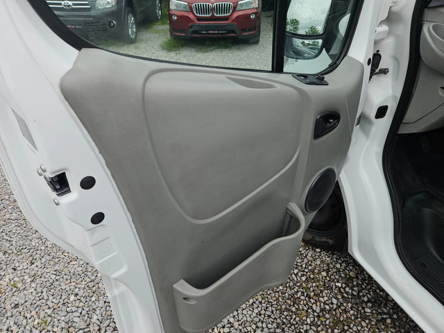 Renault 30 Renault Trafic 2.0tdi/115k.c - автомобили, коли, обяви за нови и употребявани 15