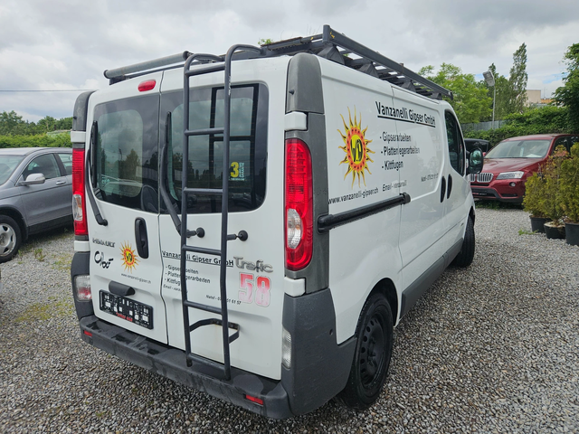 Renault 30 Renault Trafic 2.0tdi/115k.c - автомобили, коли, обяви за нови и употребявани 5