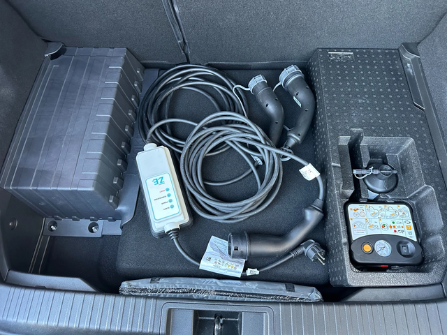 Renault Captur 1.6i* E-TECH PLUG-IN HYBRID* 27000км* - автомобили, коли, обяви за нови и употребявани 12