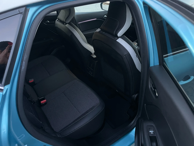 Renault Captur 1.6 E-Tech Plug In Full-Hybrid/Intens - автомобили, коли, обяви за нови и употребявани 13