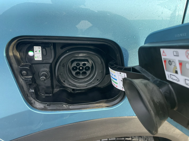 Renault Captur 1.6 E-Tech Plug In Full-Hybrid/Intens - автомобили, коли, обяви за нови и употребявани 16