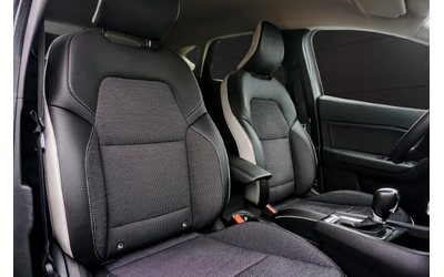 Renault Captur 1.6 E-TECH - автомобили, коли, обяви за нови и употребявани 13