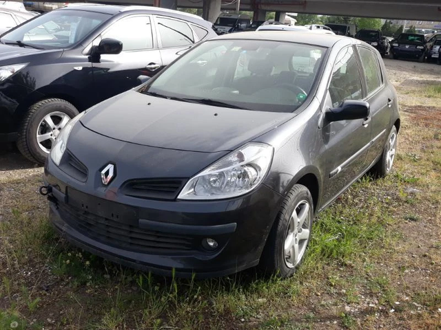 Renault Clio 1.5dci 86 цяла кола за.продаване 2000лв - автомобили, коли, обяви за нови и употребявани 0