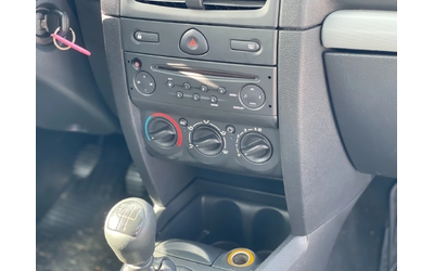 Renault Clio 1.2i - автомобили, коли, обяви за нови и употребявани 12