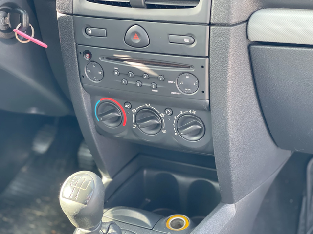 Renault Clio 1.2i - автомобили, коли, обяви за нови и употребявани 12