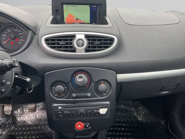 Renault CLIO - автомобили, коли, обяви за нови и употребявани 8