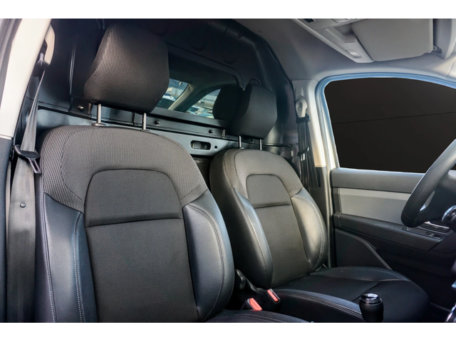 Renault Express 1.3i - автомобили, коли, обяви за нови и употребявани 11