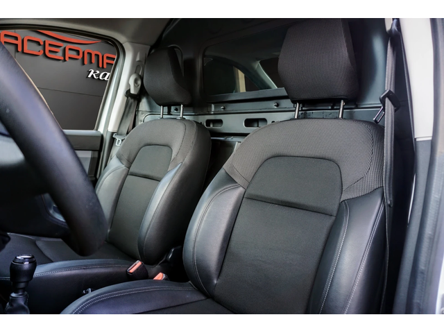 Renault Express 1.3i - автомобили, коли, обяви за нови и употребявани 8