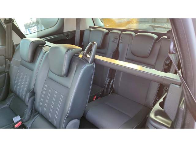 Renault Grand Scenic - автомобили, коли, обяви за нови и употребявани 10