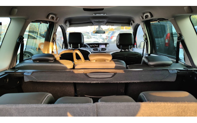 Renault Grand Scenic - автомобили, коли, обяви за нови и употребявани 12