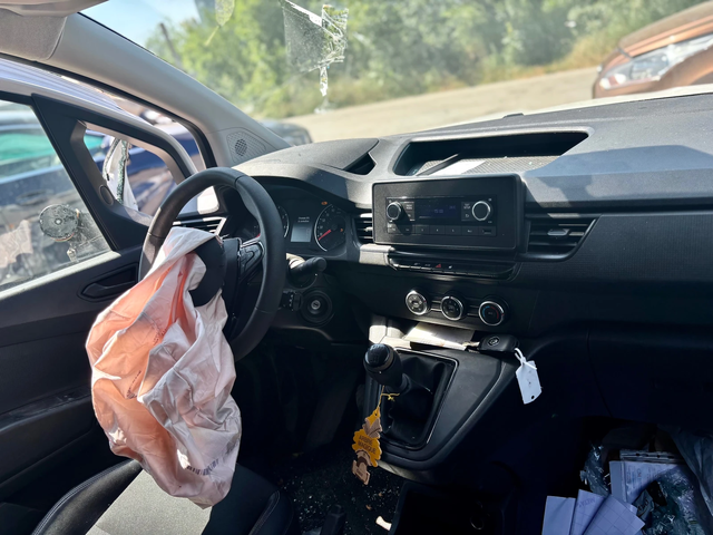 Renault Kangoo - автомобили, коли, обяви за нови и употребявани 10