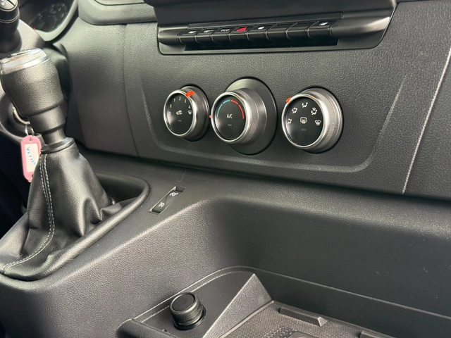 Renault Master 2.3 - автомобили, коли, обяви за нови и употребявани 12