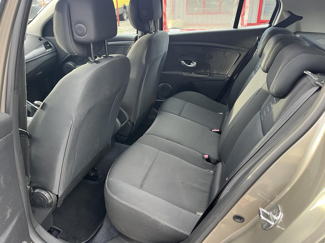 Renault Megane 1.5 disel - автомобили, коли, обяви за нови и употребявани 10