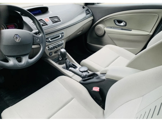 Renault Megane 1.6 i - автомобили, коли, обяви за нови и употребявани 8