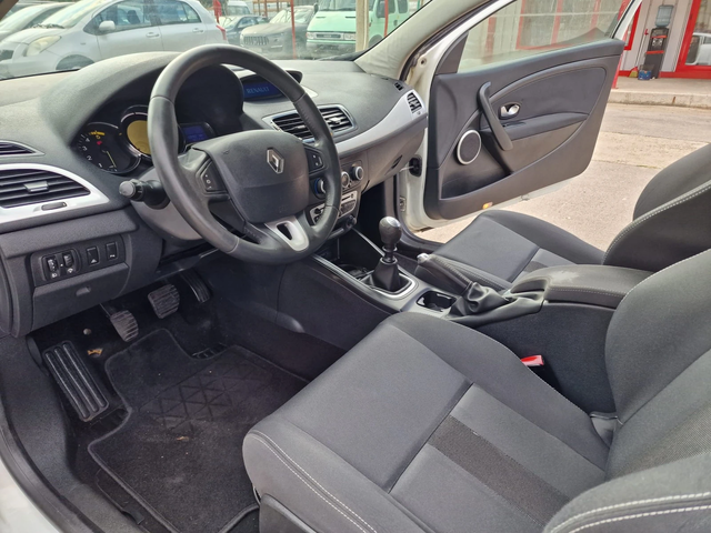 Renault Megane 1.5 DISEL - автомобили, коли, обяви за нови и употребявани 13