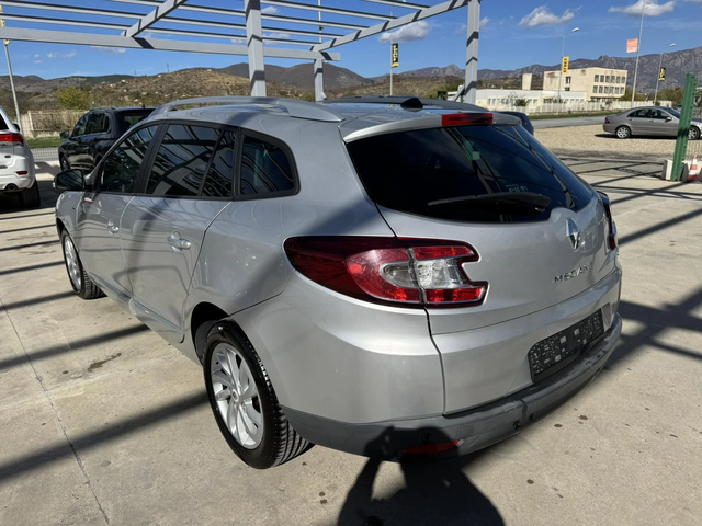 Renault Megane 1.5* 110ps* НАВИ* ПАРКТРОНИК - автомобили, коли, обяви за нови и употребявани 2