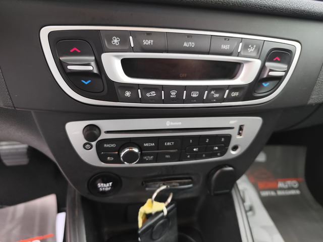 Renault Megane SPORTOUR* 1.5DCi* LED* EURO6B* NAVI* - автомобили, коли, обяви за нови и употребявани 8