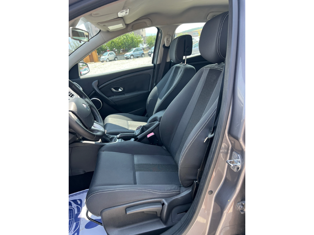 Renault Megane 1.9d - автомобили, коли, обяви за нови и употребявани 10