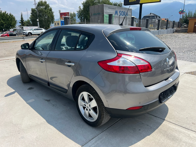 Renault Megane 1.9d - автомобили, коли, обяви за нови и употребявани 2