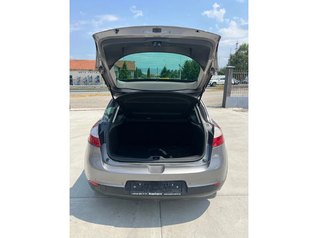 Renault Megane 1.9d - автомобили, коли, обяви за нови и употребявани 4