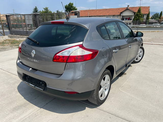 Renault Megane 1.9d - автомобили, коли, обяви за нови и употребявани 5