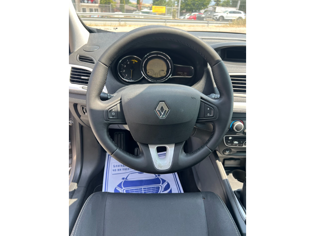 Renault Megane 1.9d - автомобили, коли, обяви за нови и употребявани 9