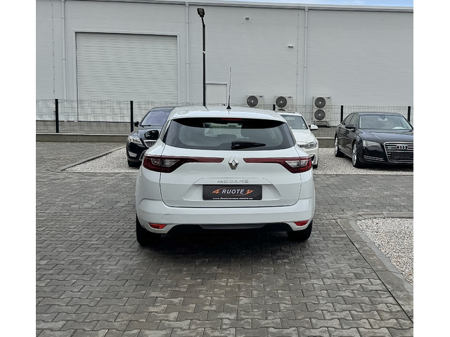Renault Megane 1.5DCi - автомобили, коли, обяви за нови и употребявани 4