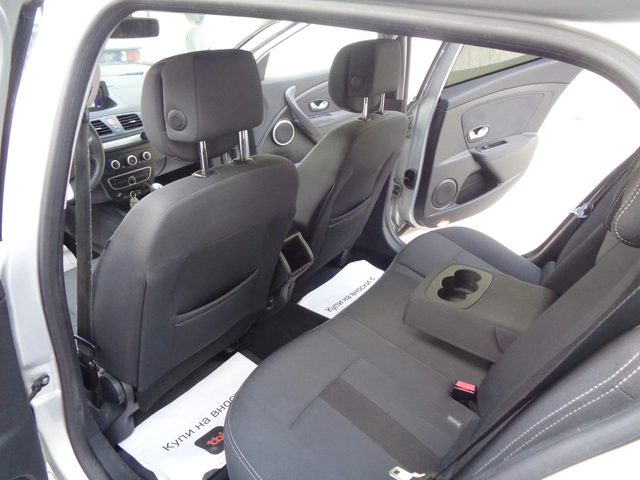 Renault Megane 1.5dCI-110-NAVI-LIZING - автомобили, коли, обяви за нови и употребявани 9