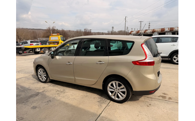 renault-scenic - 3