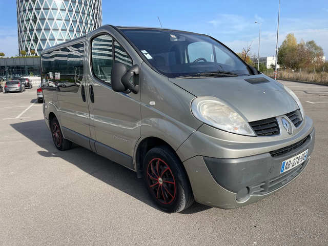 Renault Trafic 2.0dCI-NAVI-9места - автомобили, коли, обяви за нови и употребявани 1