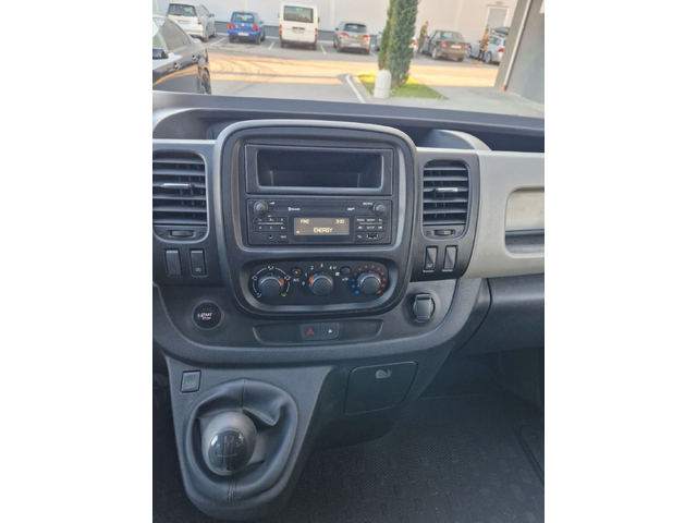 Renault Trafic 1.6 TDI, 125 к.с. КЛИМАТИК - автомобили, коли, обяви за нови и употребявани 8